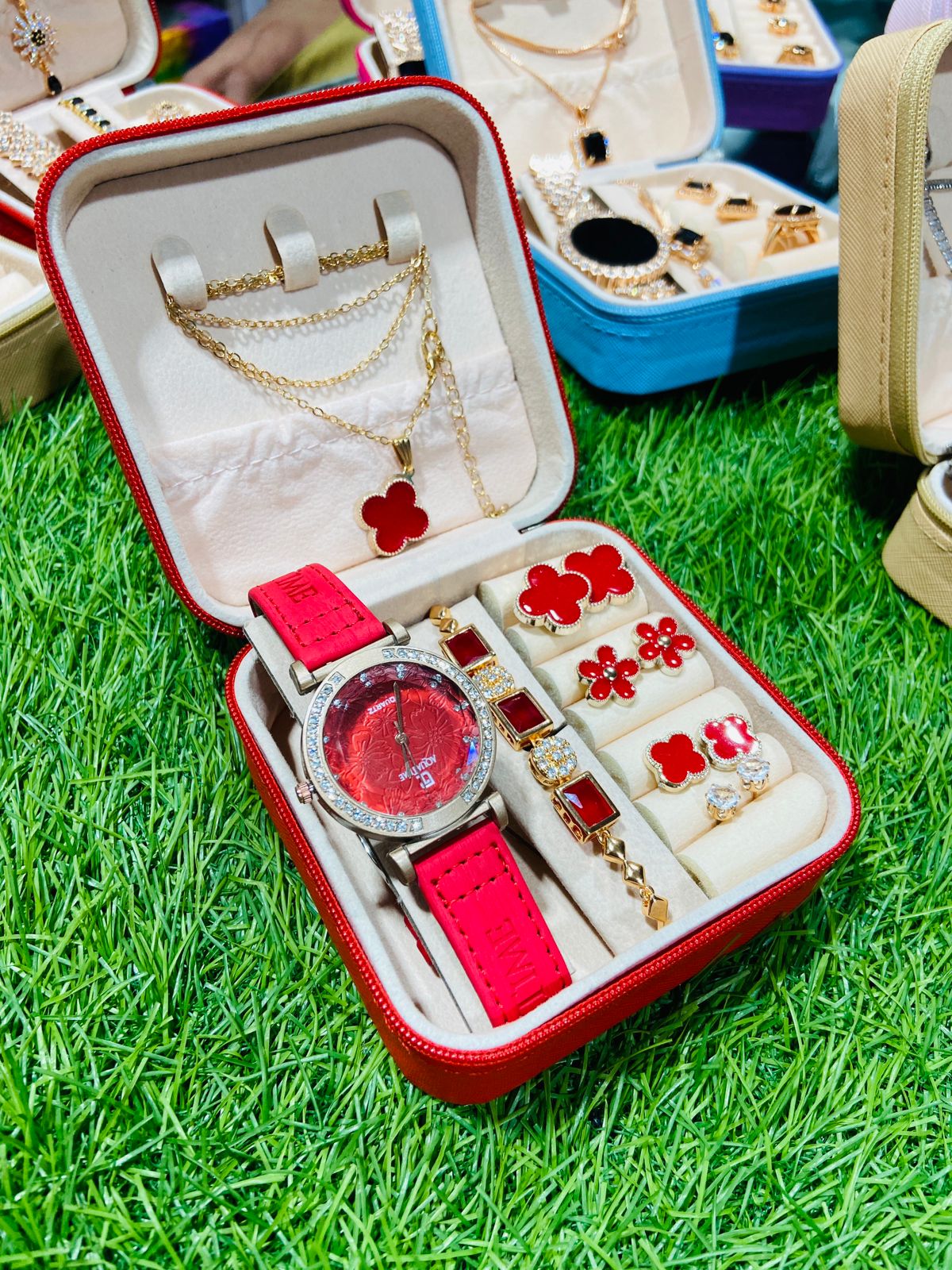 Jewelry Box with Jewelry Set – Rings, Earrings & Necklace Included