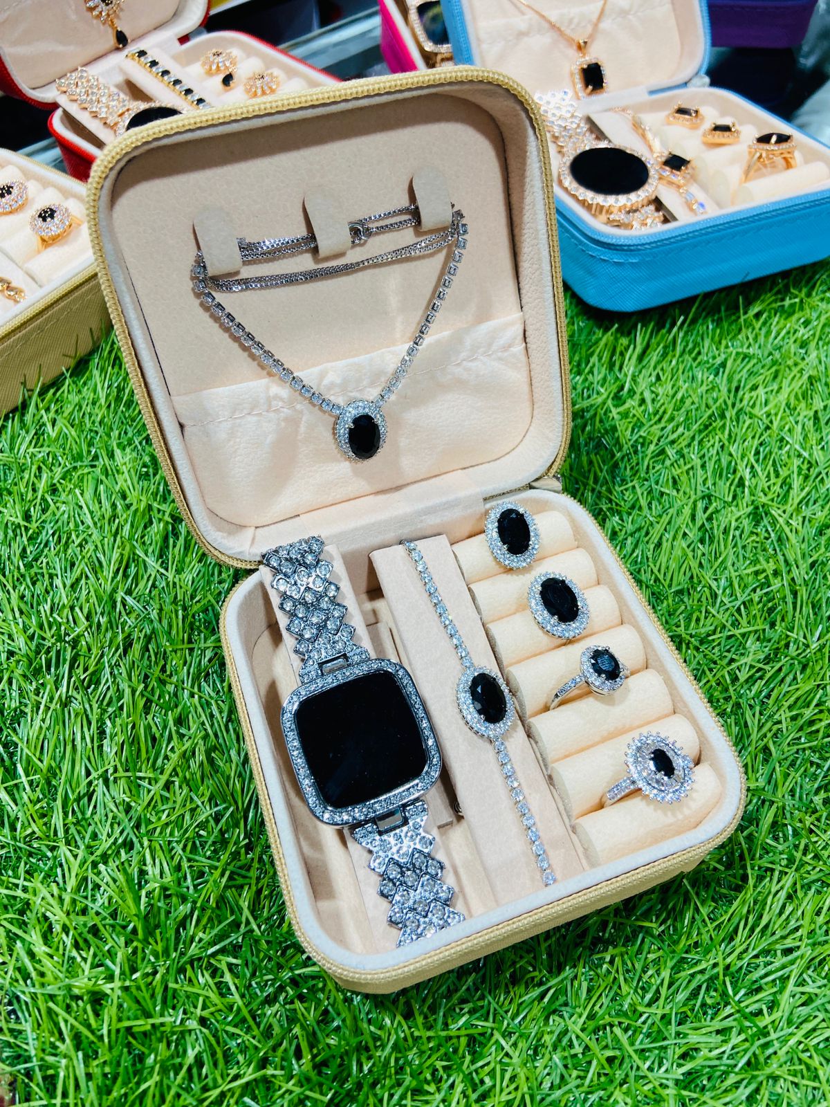 Jewelry Box with Jewelry Set – Rings, Earrings & Necklace Included