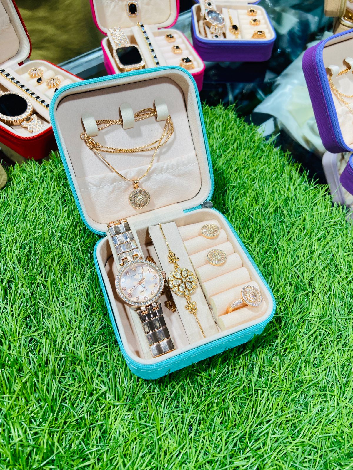 Jewelry Box with Jewelry Set – Rings, Earrings & Necklace Included