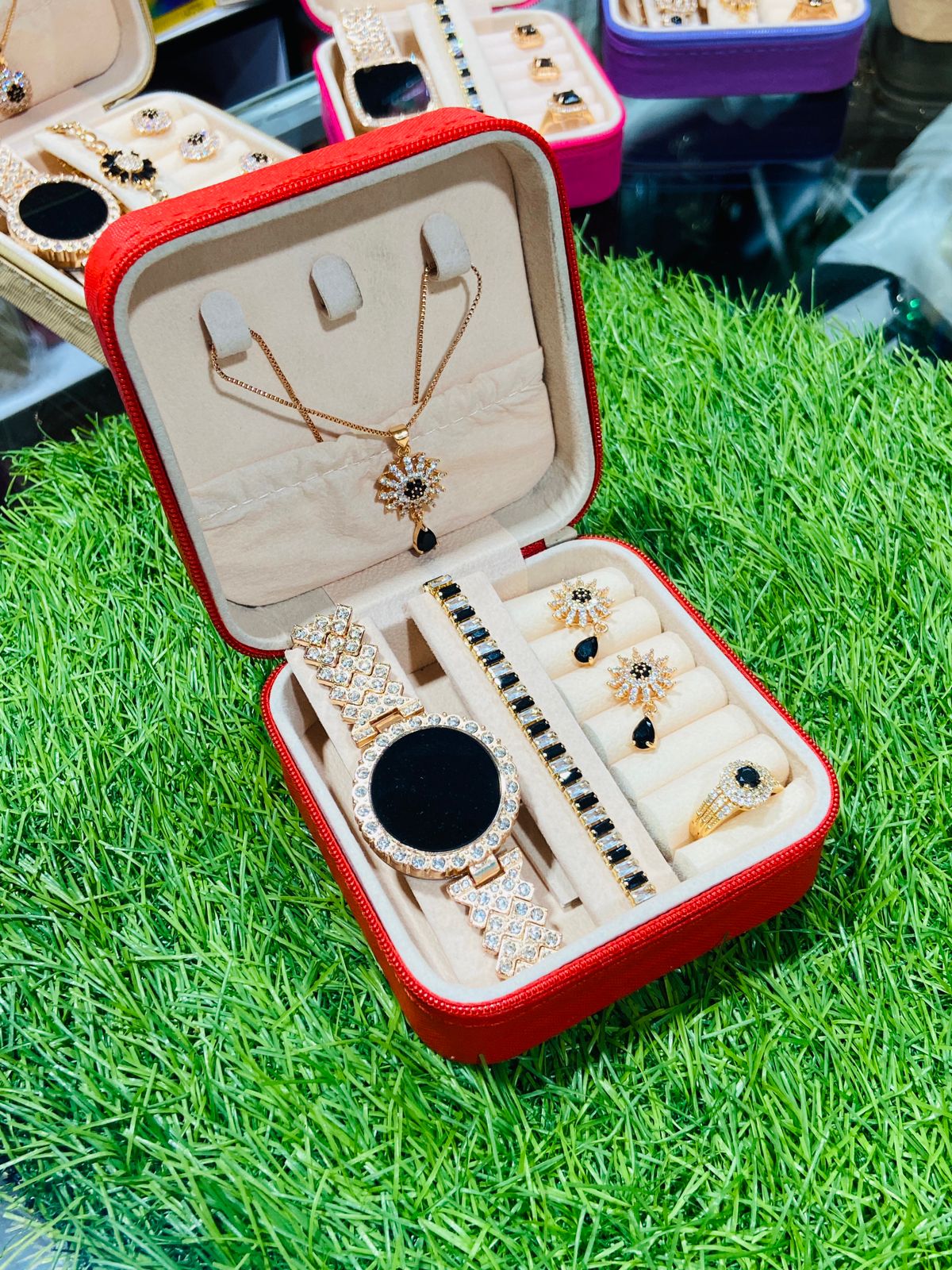 Jewelry Box with Jewelry Set – Rings, Earrings & Necklace Included
