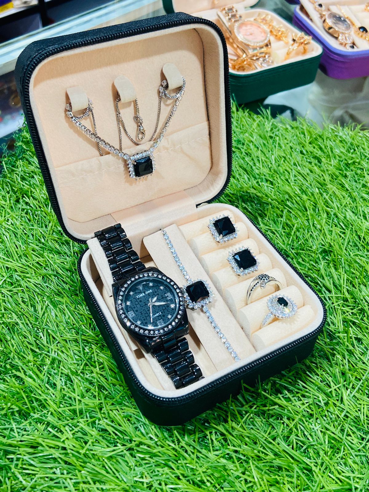 Jewelry Box with Jewelry Set – Rings, Earrings & Necklace Included