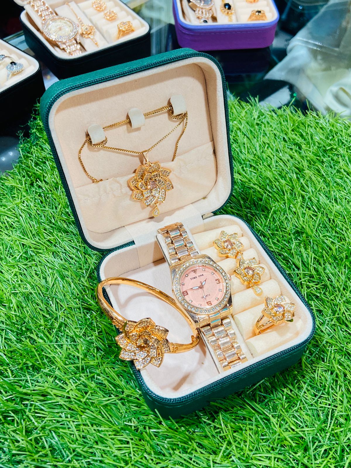 Jewelry Box with Jewelry Set – Rings, Earrings & Necklace Included
