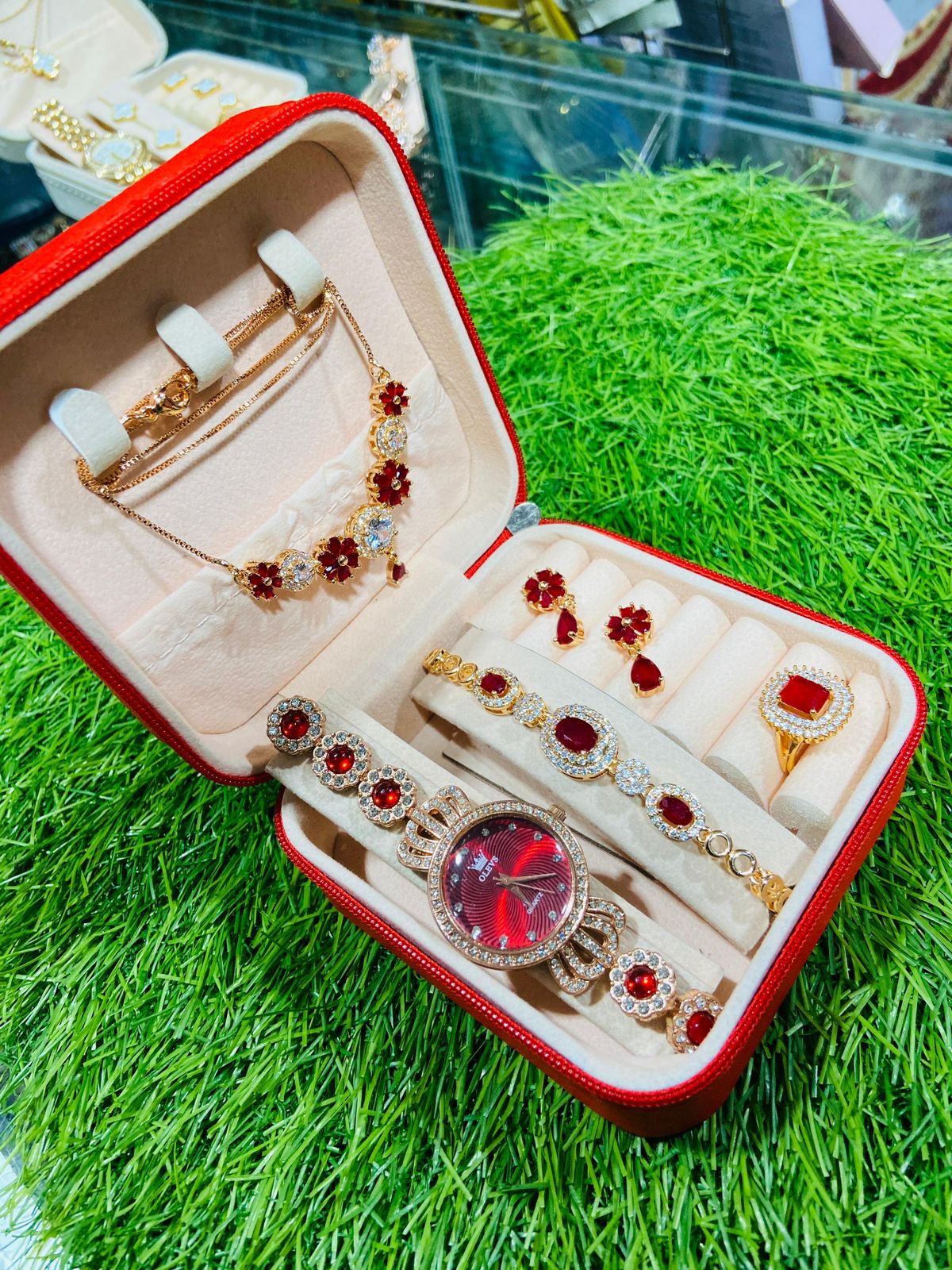 Jewelry Box with Jewelry Set – Rings, Earrings & Necklace Included