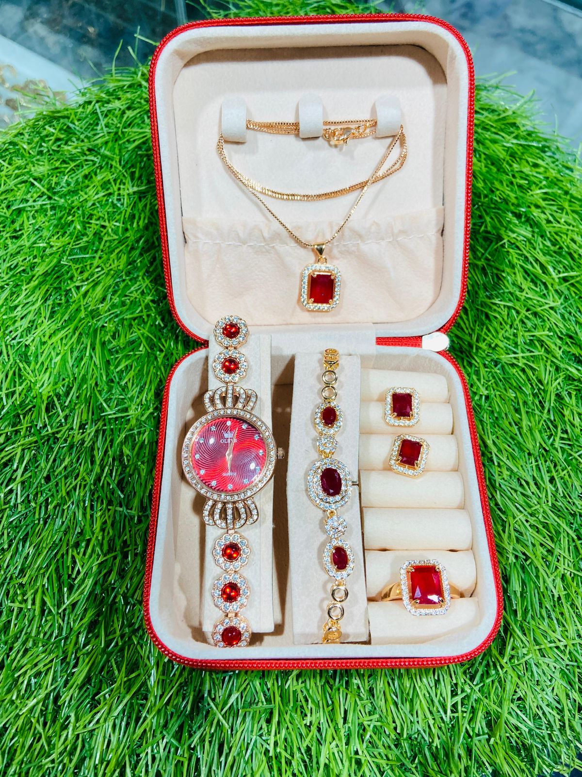 Jewelry Box with Jewelry Set – Rings, Earrings & Necklace Included