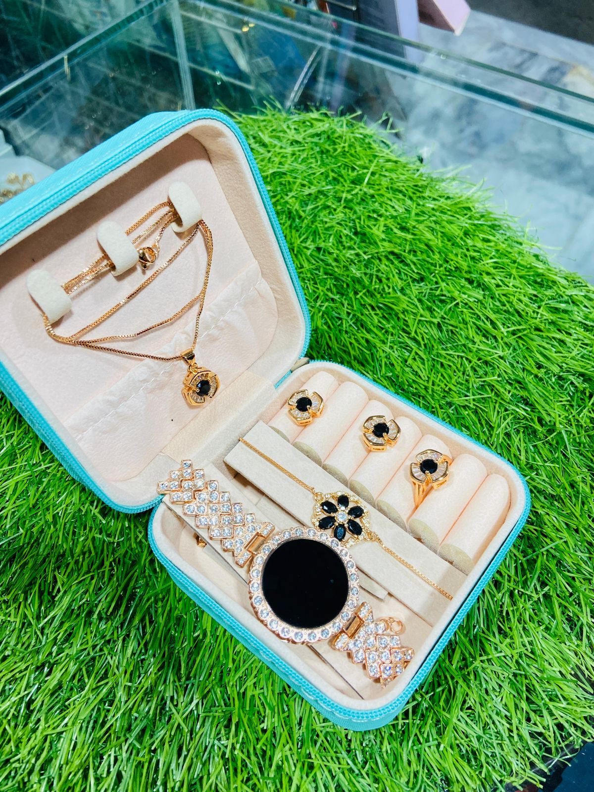 Jewelry Box with Jewelry Set – Rings, Earrings & Necklace Included